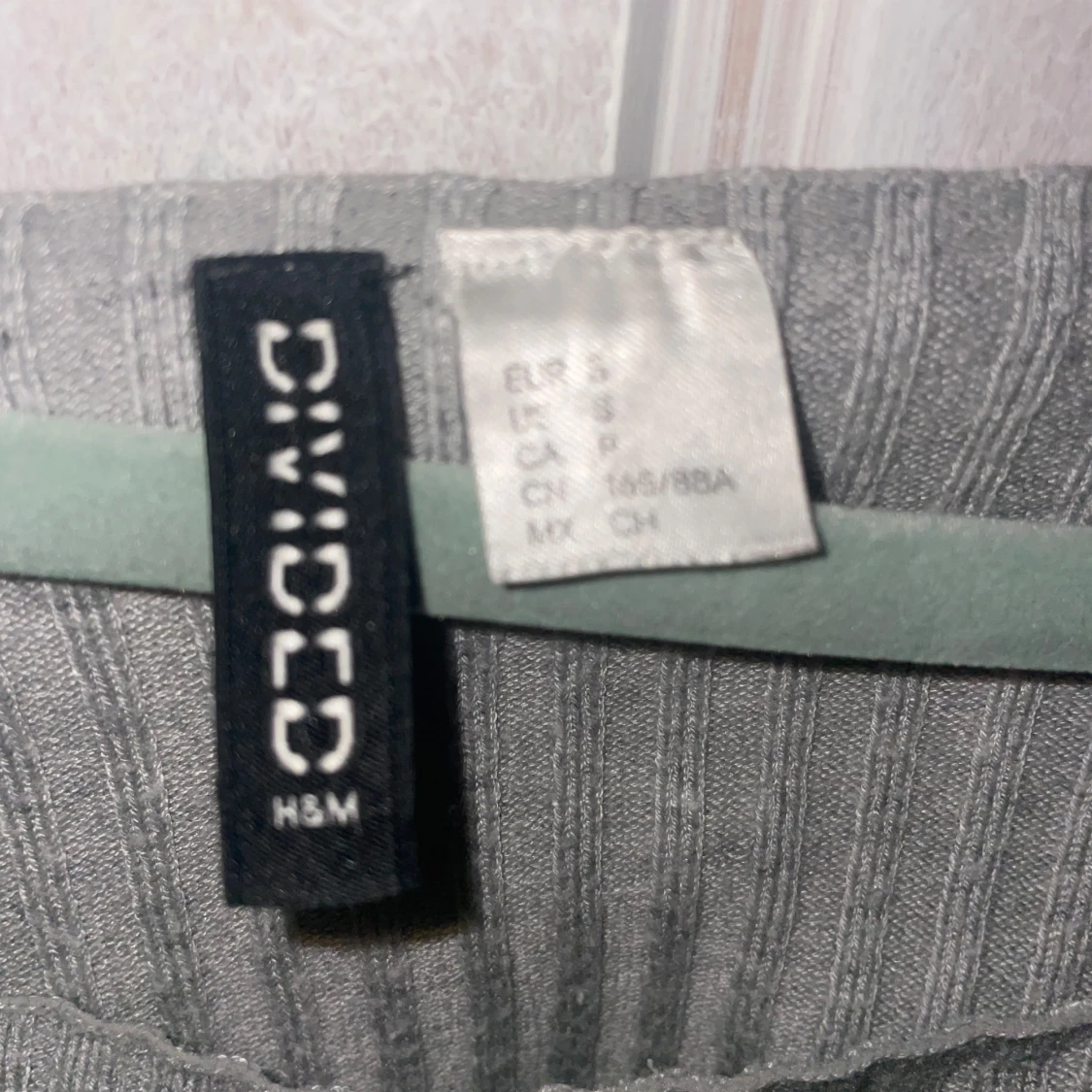 Grå ribbad tröja från H&M Divided - 2