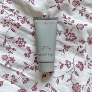 Exuviance Detox Mask 🩶🧡 - En Exuviance Rise Detox Mud Mask som jag fått men som aldrig kommer till användning! Nypris 499kr för full-size (100ml). FÖRST TILL KVARN!🧡🩶(Vid köp av fler artiklar får du rabatt! Mer om det finns i min profil!)