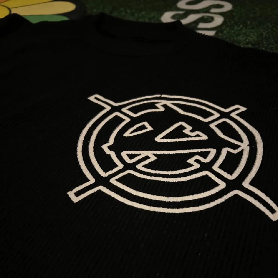 Svart Vicinity tröja - 1