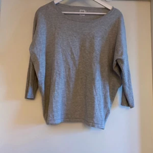 Grå tröja från saint tropez - Jätte söt tröja som är använd att få tal gånger då den inte passar så bra på mig 💕