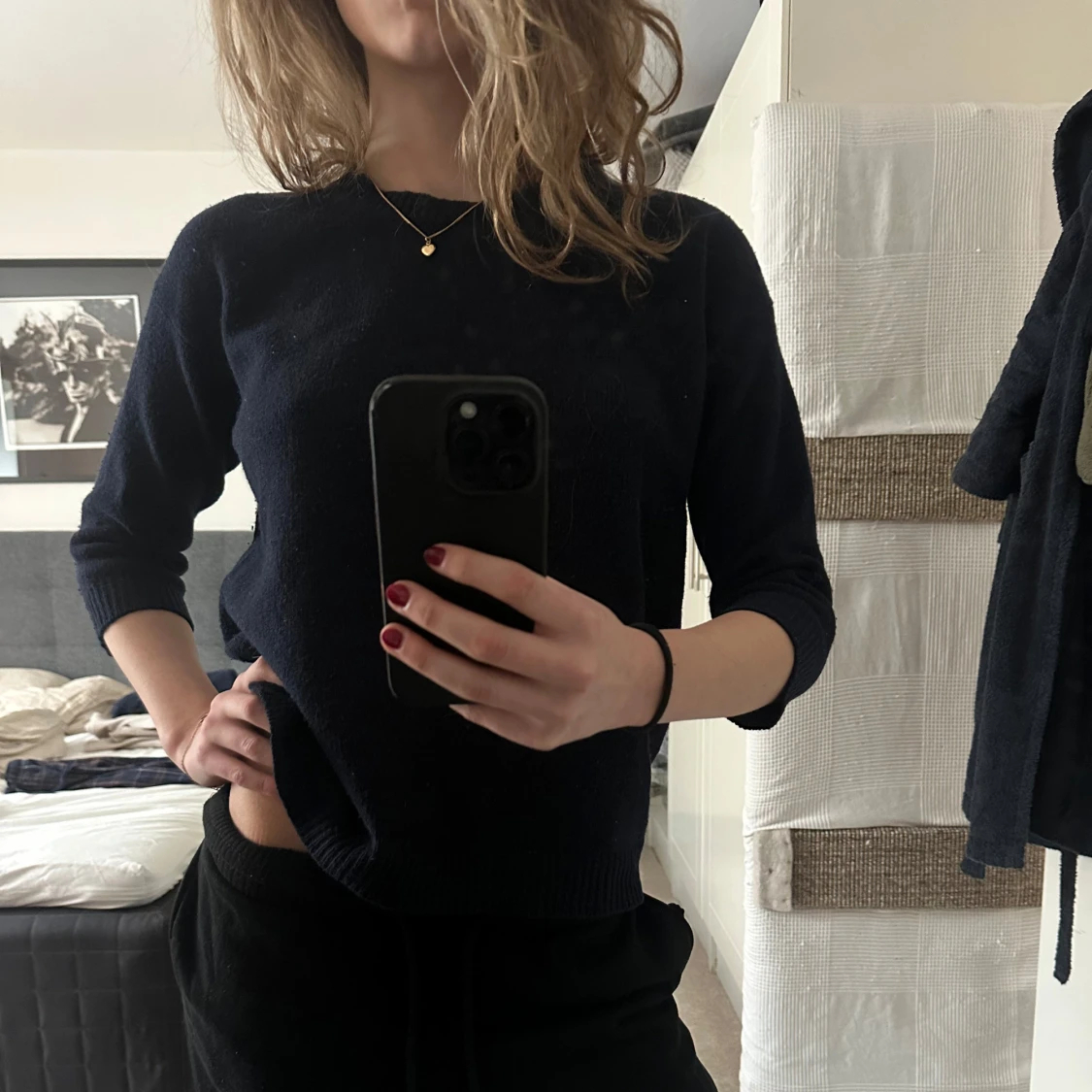 Mörkblå tröja - 1