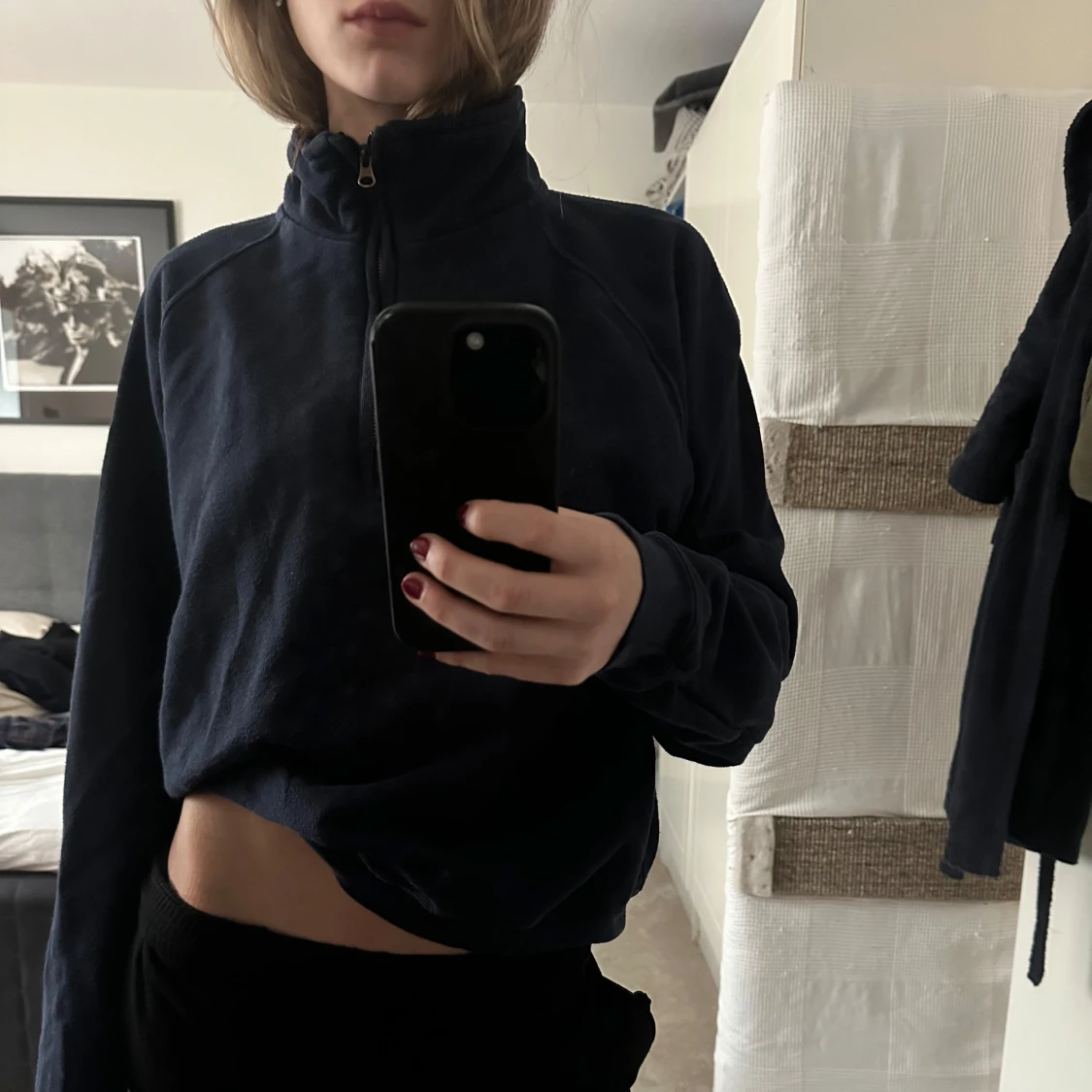 Mörkblå sweatshirt med dragkedja