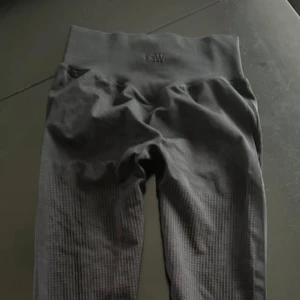 Svarta träningstights - Tränings leggins från Iciw. Liknar dfyne impact i materialet😇nypris 800kr