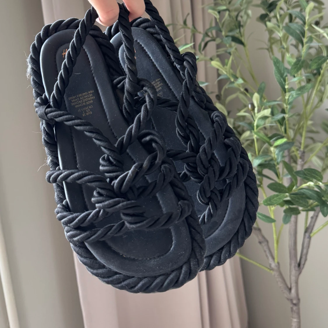 Svarta rep-sandaler från H&M - 1