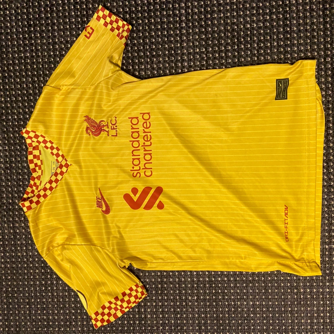 Liverpool Salah bortatröja Nike gul