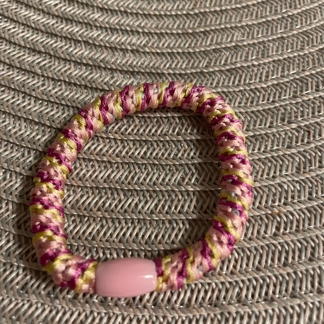 Randigt rosa och lila armband - 1