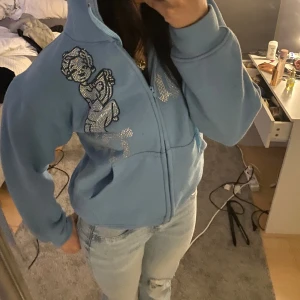 Kofta - Vonstudio kofta fått av brorsan, använder ej skit mysig tho 