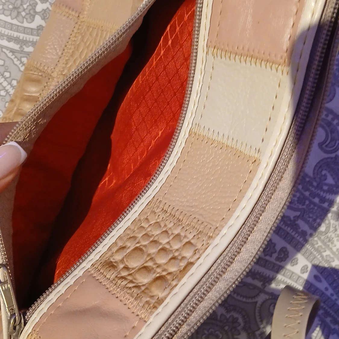 Beige och vit rutig axelväska i skinn - 2