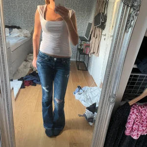 Ljusrosa ärmlös topp från Gina Tricot - Säljer en ljusrosa ärmlös topp från Gina Tricot. Tillhör deras soft-touch kollektion🩷 pris kan diskuteras 