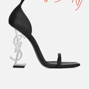 Söker/seeking/searching ysl skor shoe - Söker dessa i 38 eller 39