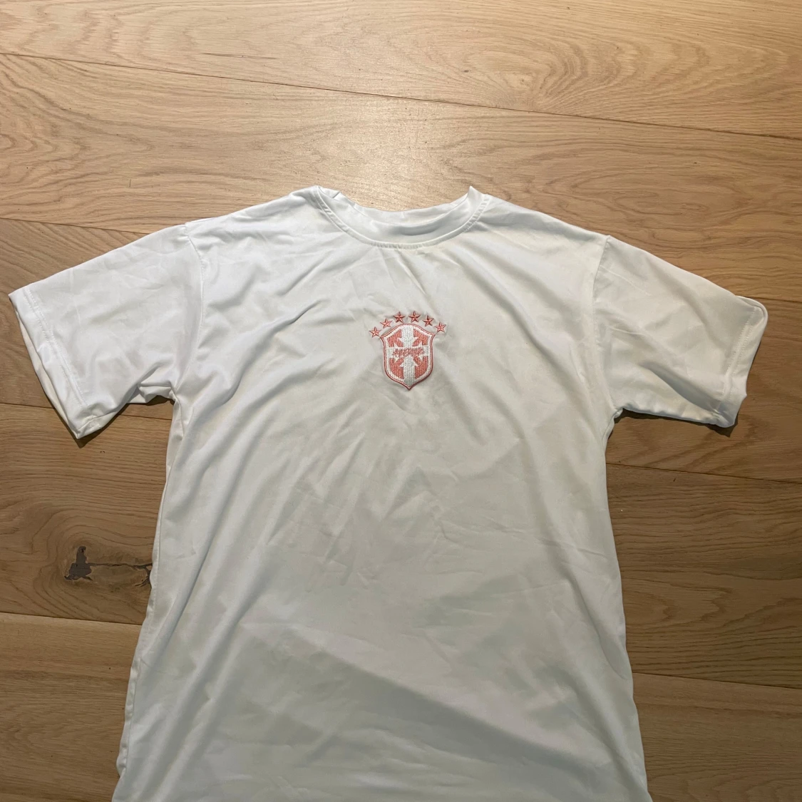 Vit brasiliansk märkes T-shirt 