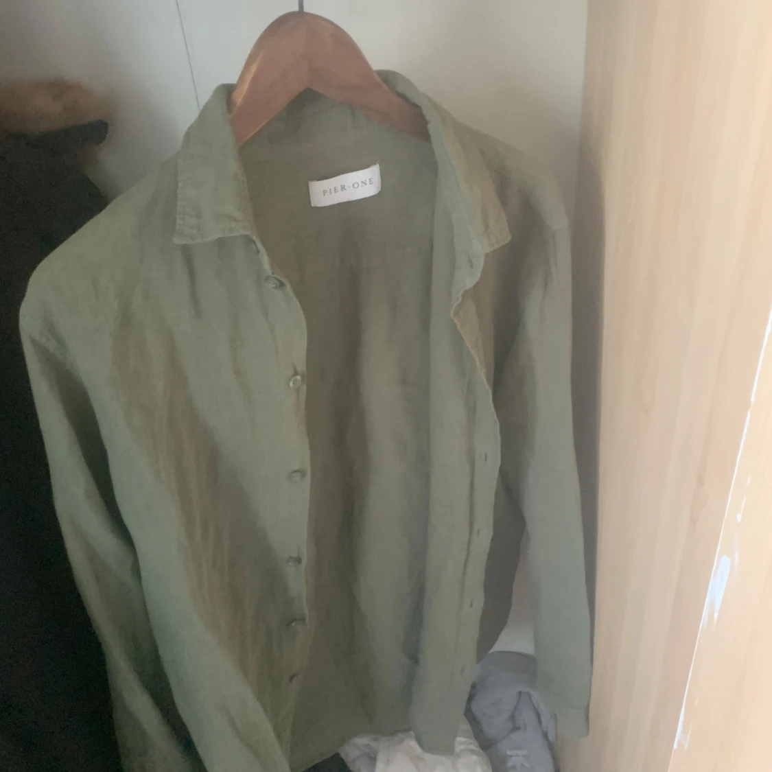 Grön linneskjorta från Pier One