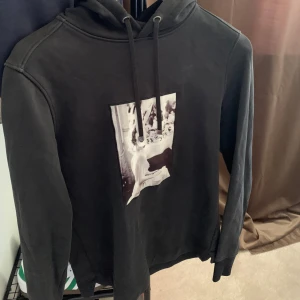 Limitato hoodie  - Svart limitato hoodie i väldigt bra skick. Sparsamt använd. Storleken är S🤩