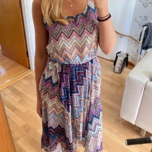 missoni liknande kläning - super fin missoni liknande kläning💕passar perfekt utomlands 