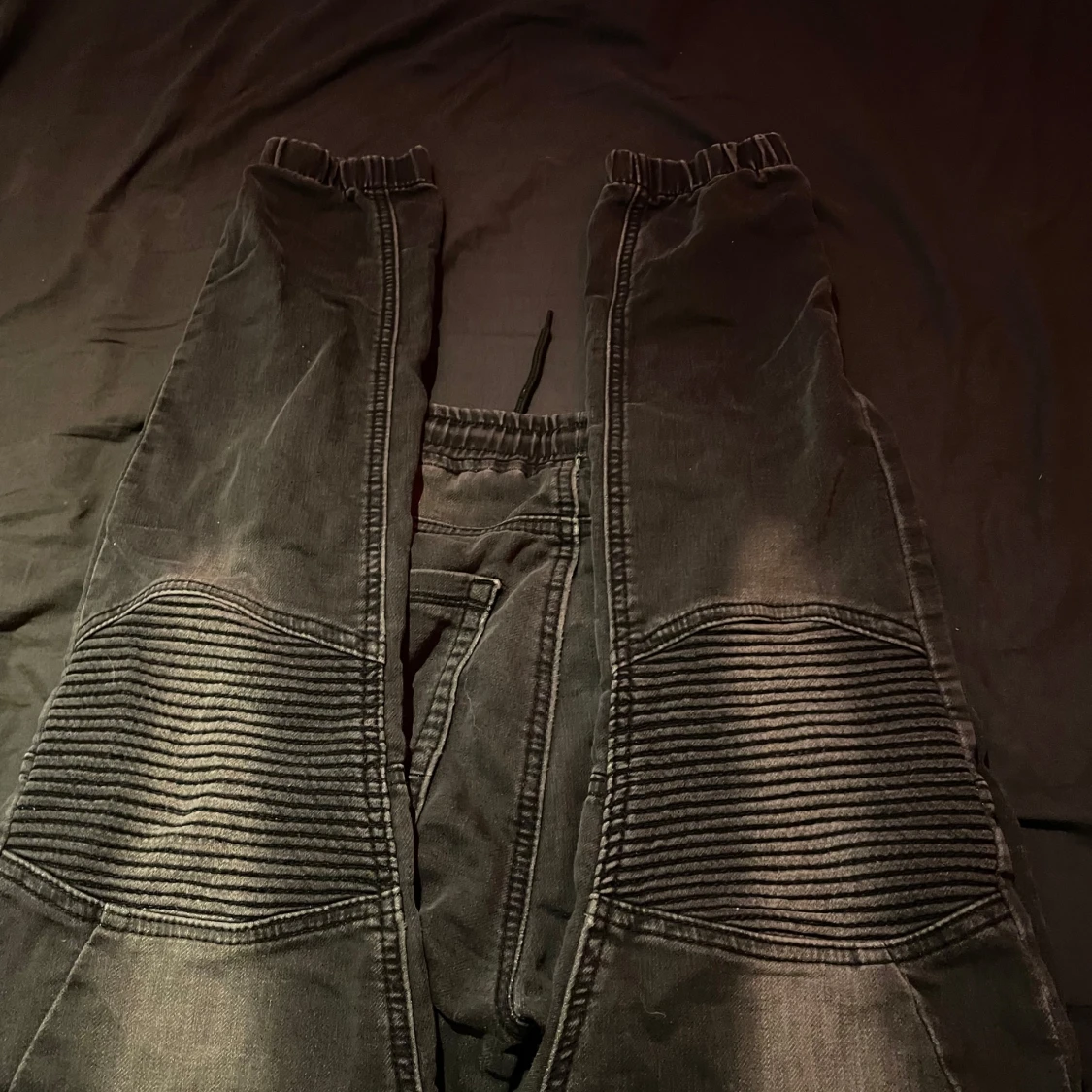 Svarta bikerinspirerade byxor Denimday - 1