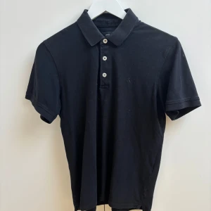 Svart Jack and Jones piké - Fint skick, svart piké från Jack and jones