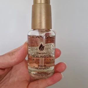 L'ANZA Keratin Healing Oil - L'ANZA Keratin Healing Oil Hair Treatment 50 ml. Oljan är framtagen för att stärka och vårda håret med keratin och ger glans och mjukhet. Som ny! Köptes för 270 kr.