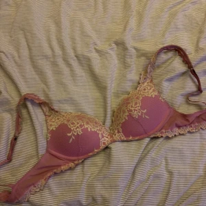 Rosa intimissimi bh 80B - Supersöt rosa bh från intimissimi, i storlek 80B💕💕