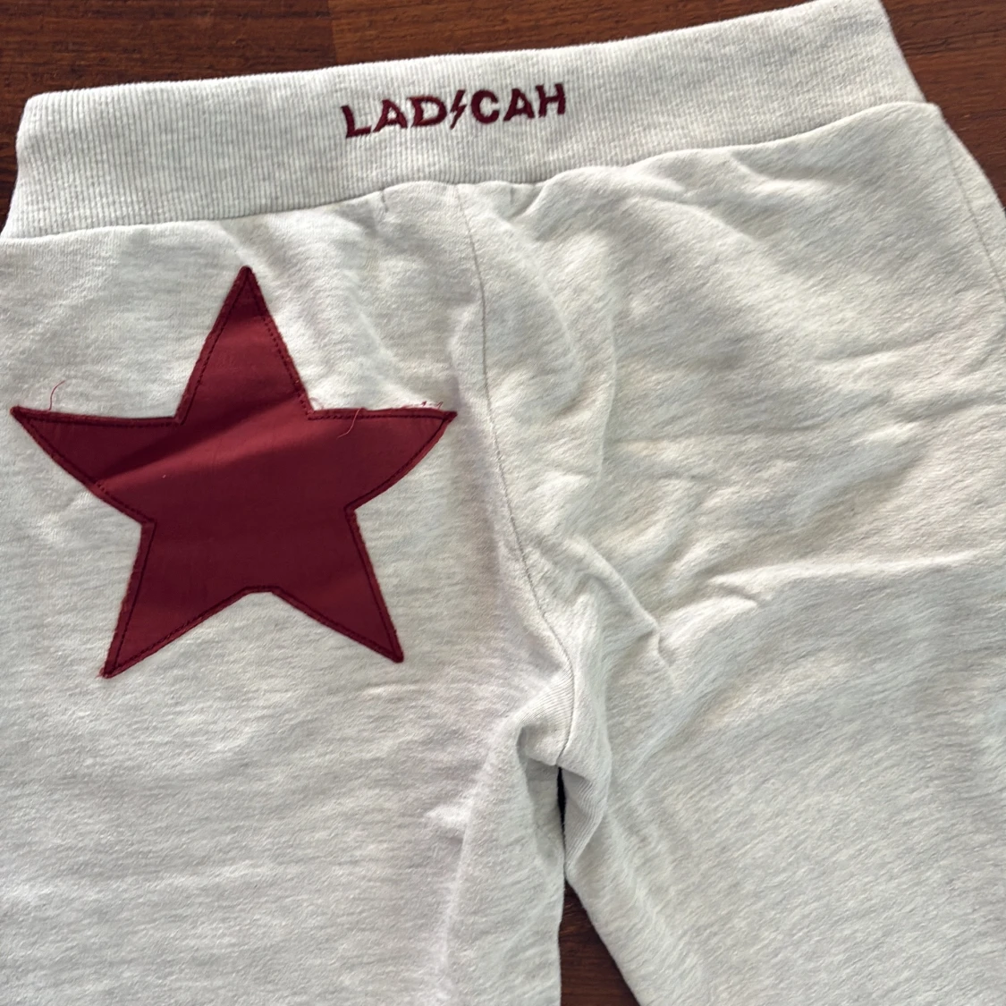 Grå mjukisbyxor LADICAH med stjärna XS - 2
