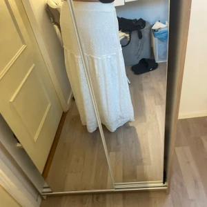 Volangkjol - Jättefin volangkjol, lite slitet/missfärgning längst ner, kan skicka bild vid frågan💕strl S/M