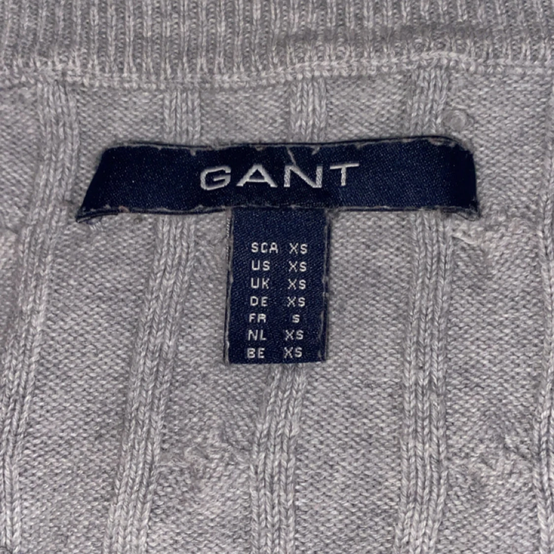 Grå kabelstickad tröja från GANT - 2