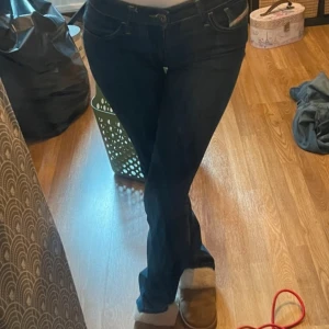 Diesel jeans - Superfina jeans från märket diesel, lite slitna längst ner på benen men absolut inget man tänker på! Säljer pga för små för mig, skriv om du har frågor💓💓 