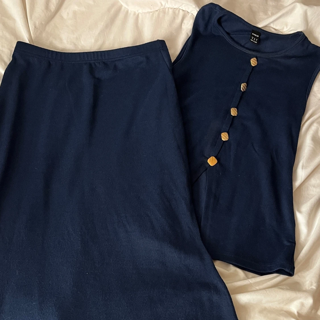 Marinblå set med knappar - 1