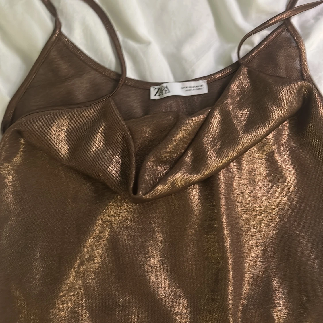 Bronsfärgad glittrig klänning från Zara - 1