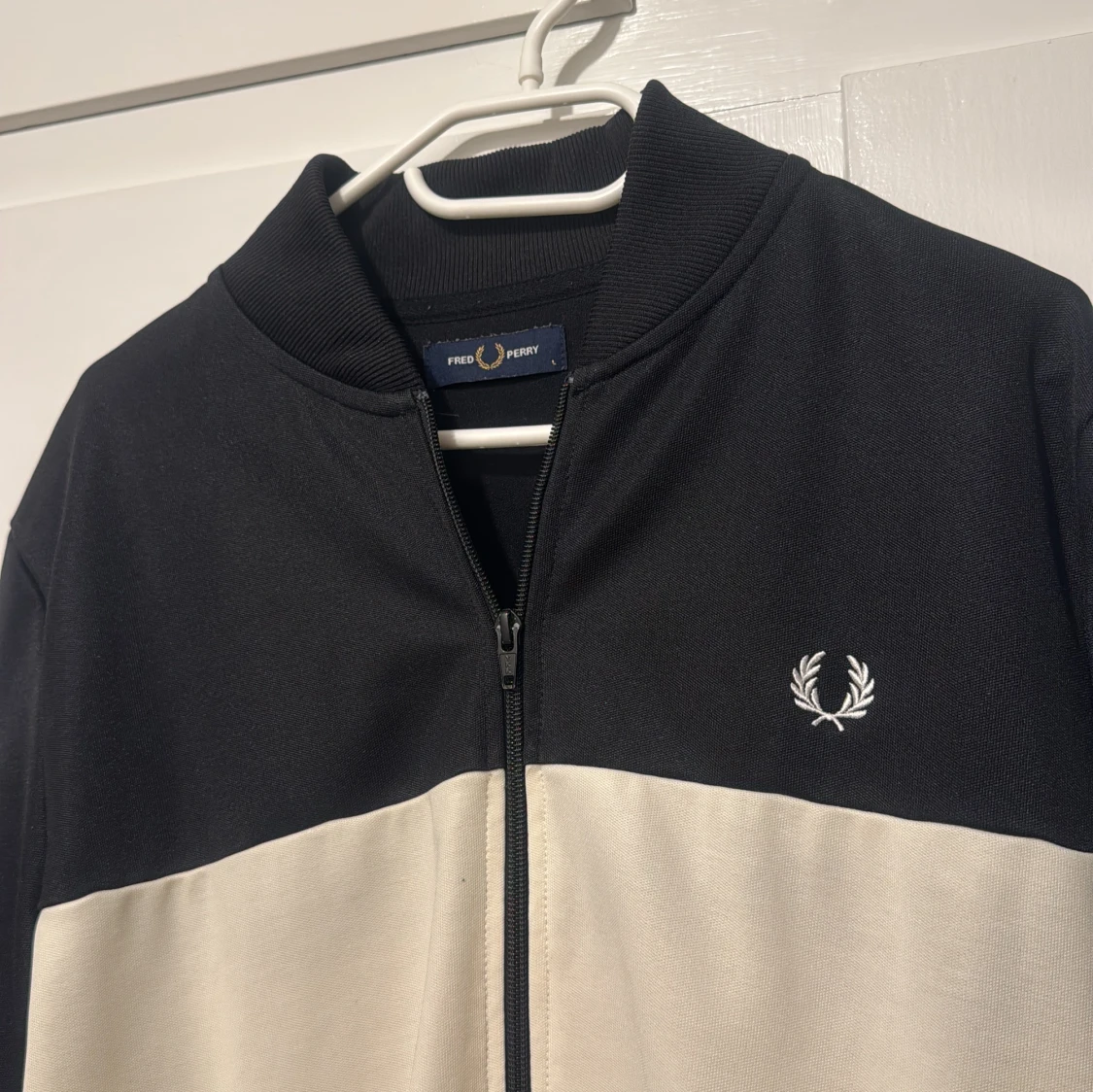 Svart och vit track Sweatshirts  från Fred Perry - 1