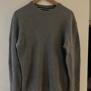 Grå stickad tröja från Lindbergh - Ny skick använd ett fåtal gånger. 