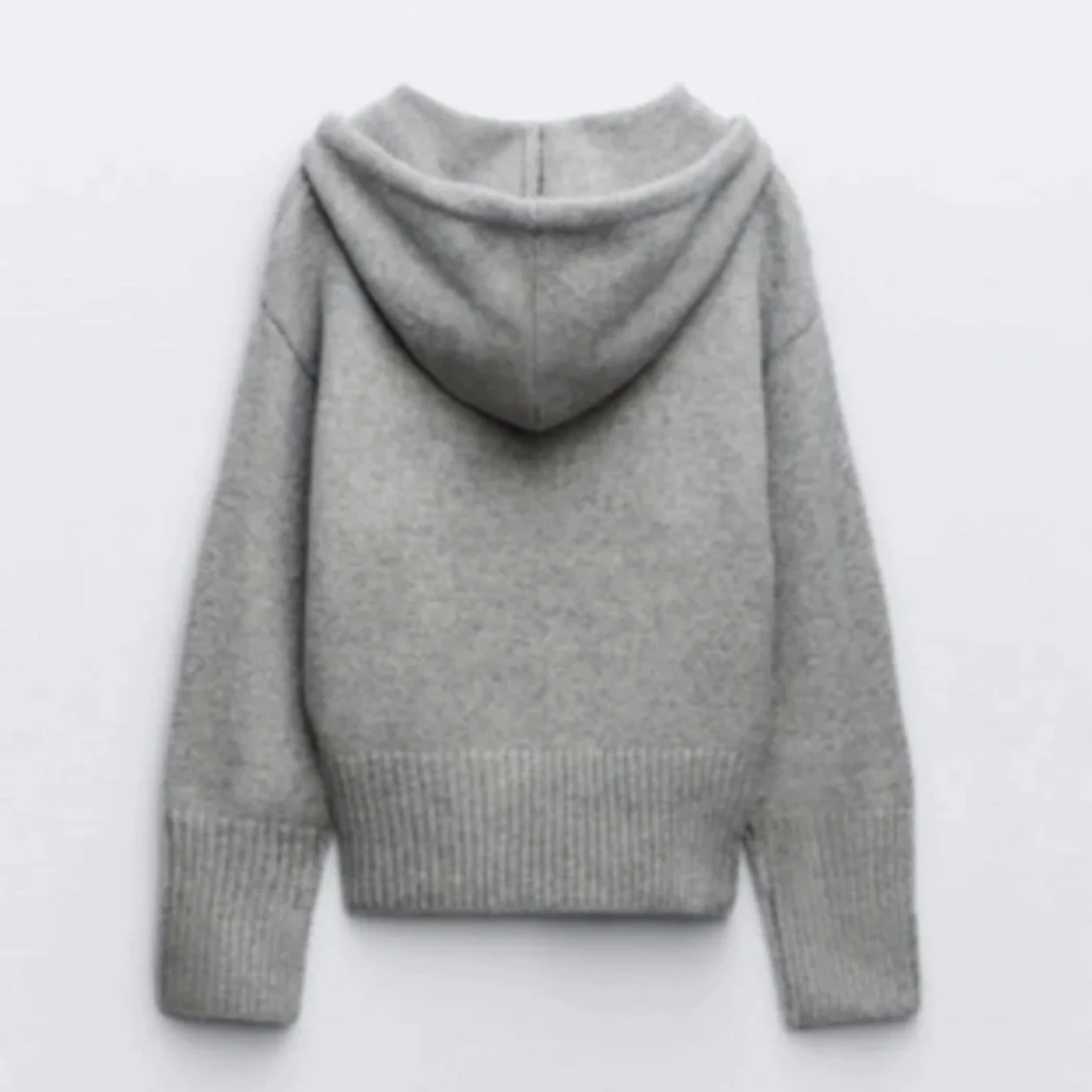 Grå stickad hoodie - 1