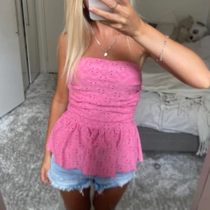 Rosa bandeau topp - Säljer denna rosa bandeau topp. Har du någon fråga är det bara att höra av dig🫶🏻