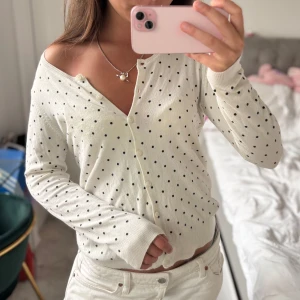 Kofta!!  - Så snygg prickig kofta 