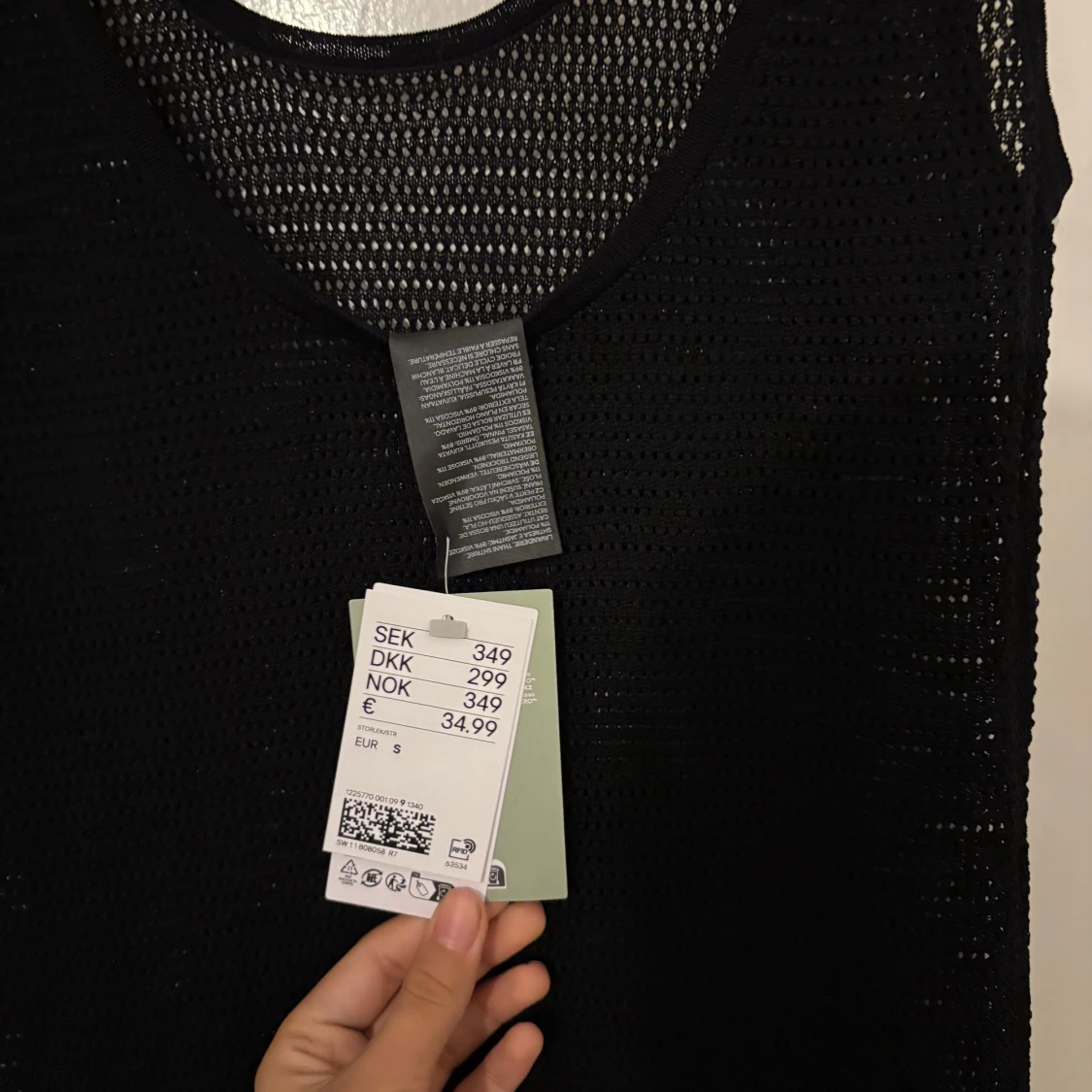 Svart stickad ärmlös långklänning från H&M - 1