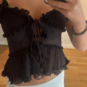 Zara topp - Jätte fin topp från zara och inga defekter säljer för den inte kommer till användning längre