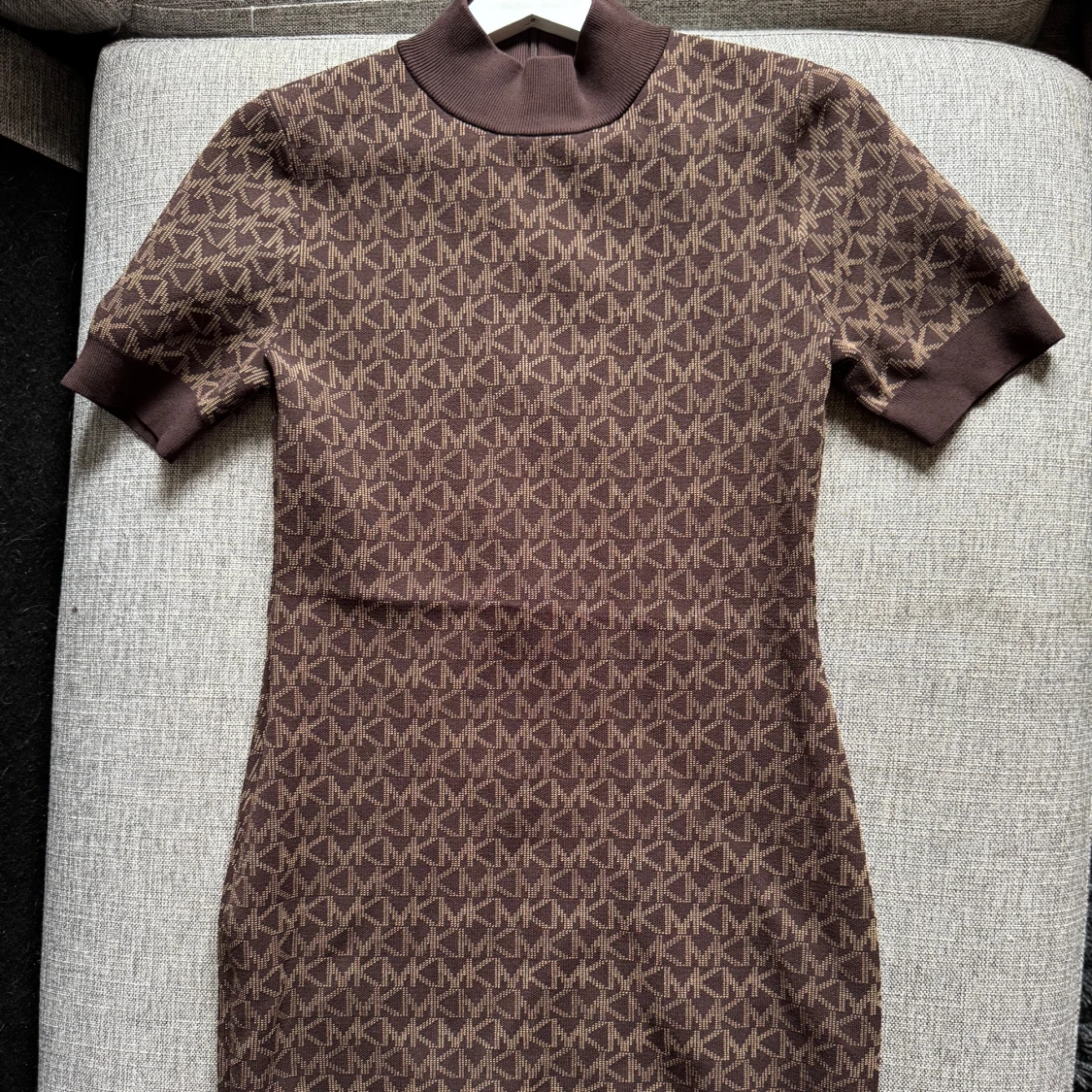 Brun kortärmad klänning från Michael Kors