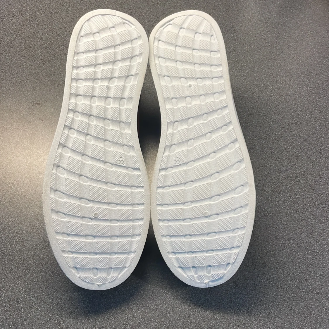 Bruna sneakers med vit sula - 3