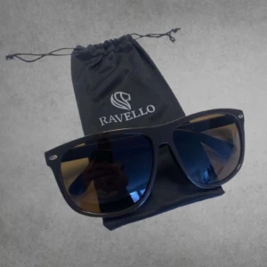 Solglasögon✌️ - Dom här solglasögonen är ifrån Ravello🕶️|Kvalle 10/10 helt nya🍾| Ingen tecken på användning| Org pris 400kr💸|