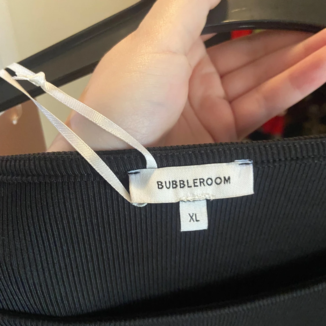 Svart klänning med ballongärmar från Bubbleroom - 2