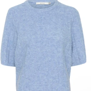 Ljusblå stickad tröja  - Säljer denna fina fina tröjan från Gestuz då den inte kommer till användning💗 Använt ett fåtal gånger, därav är den som ny!! Passar superbra nu till våren och sommaren☀️🌼🙌🏼