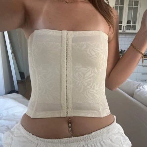 Korsett från Maidenform  - Storlek M använd Max 4 gånger ❤️