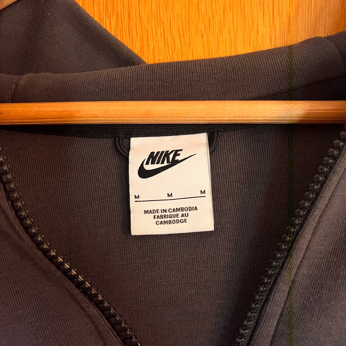 Svart och grå hoodie från Nike - 1