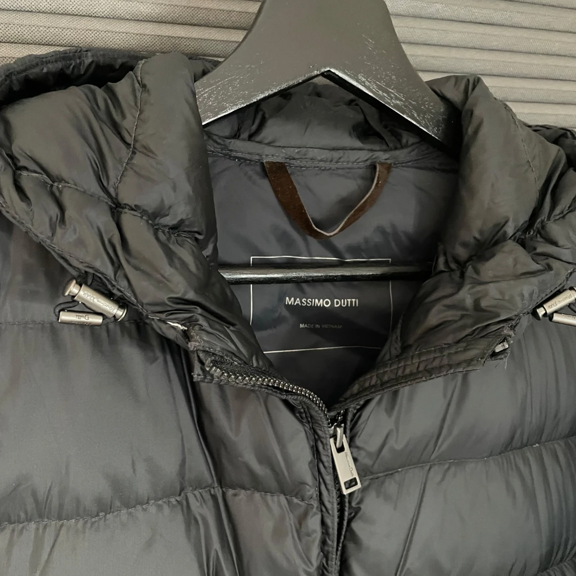 Svart pufferjacka från Massimo Dutti - 2