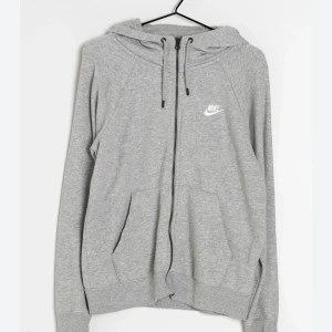 Nike kofta - Nike kofta❣️. ( vet inte varför bilderna blev upp o ner) 