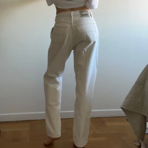 Vita jeans - Vintage jeans köpta i Paris - storlek 38/M