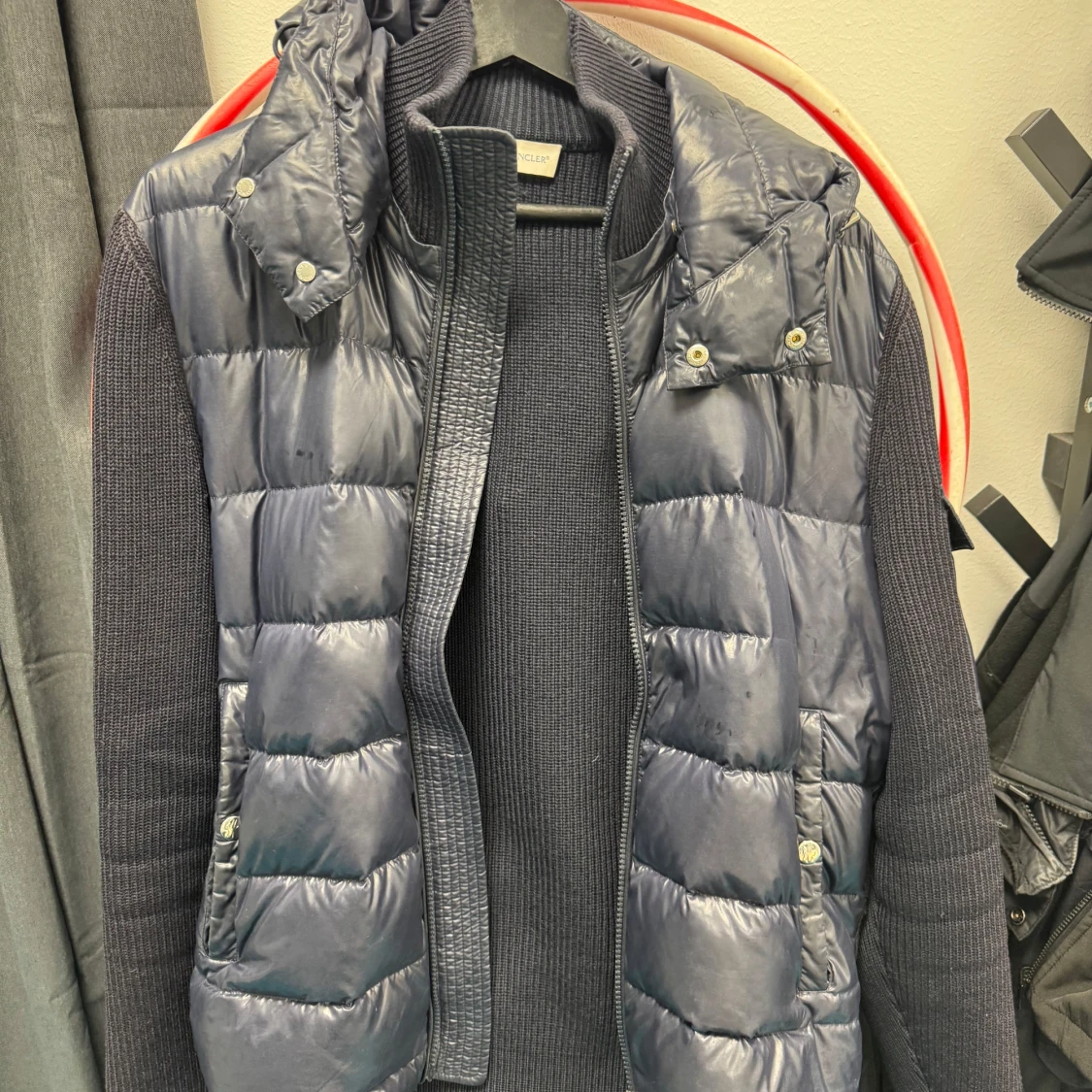 Mörkblå dunväst från Moncler - 4