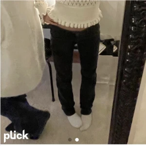 Lowwaist jeans - Ett par jättesnygga lågmidjade jeans köpta från Zalando med märket Stradivarius i nyskick. Säljer på grund av att de inte kommer till användning💕💕☺️ Lånad bild!!