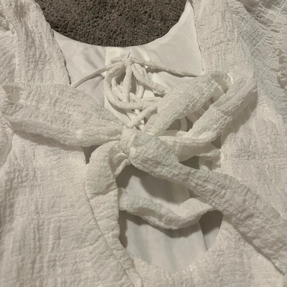 Vit klänning med puffärmar - 3