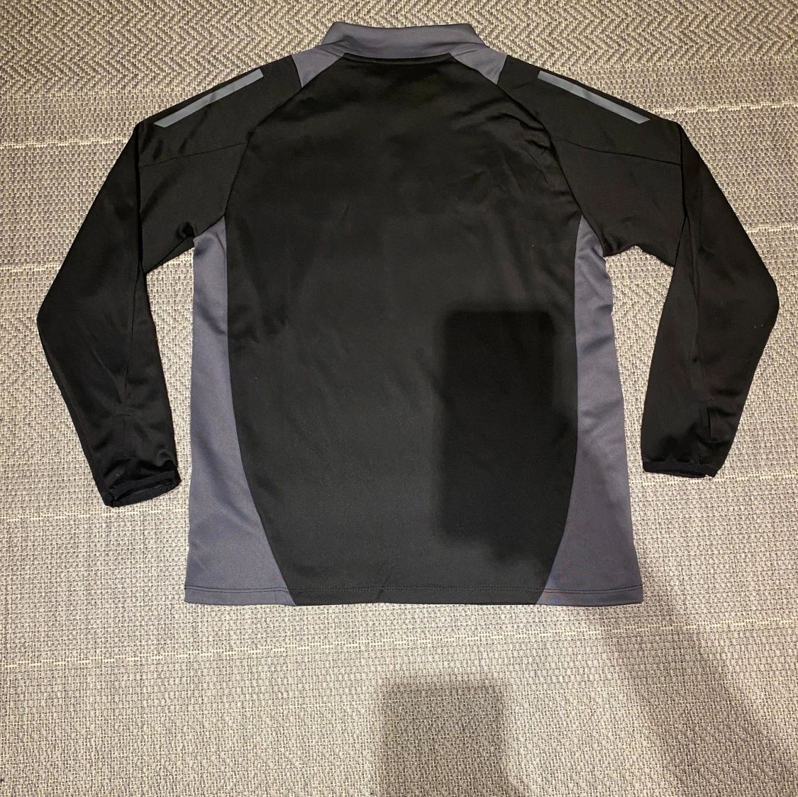 Svart och grå träningströja från Adidas - 1