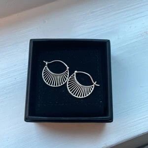 pernille corydon - Örhängen från pernille corydon i silver Nypris ca 600 🌼🤗